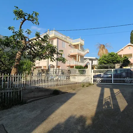 2Bd Kalamper Vista Apt With Sea Views And Shared Pool * Podgorica
