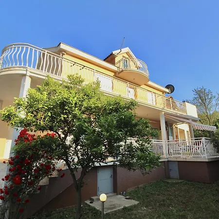 2Bd Kalamper Vista Apt With Sea Views And Shared Pool Podgorica