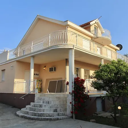 Villa 2Bd Kalamper Vista Apt With Sea Views And Shared Pool *