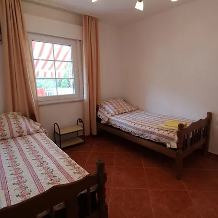 2Bd Kalamper Vista Apt With Sea Views And Shared Pool Villa *