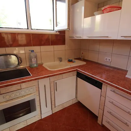 2Bd Kalamper Vista Apt With Sea Views And Shared Pool Villa *