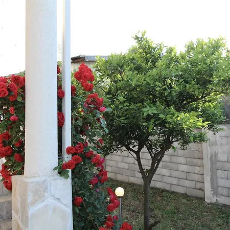 2Bd Kalamper Vista Apt With Sea Views And Shared Pool *